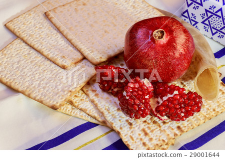 rosh hashanah jewish holiday matzoh  passover  29001644