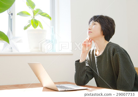 Middle women suffer 29007733