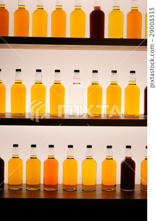 Primary bottle of whiskey (front vertical 3 rows) Primary bottle of whiskey (front vertical 3 rows) 29008315