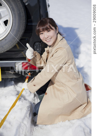Snow road rescue 29009008