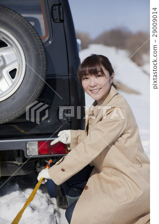 Snow road rescue 29009014