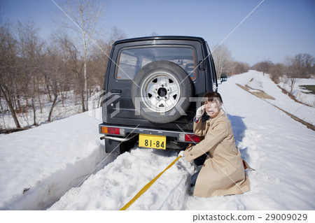 Snow road rescue 29009029