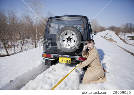 Snow road rescue 29009030