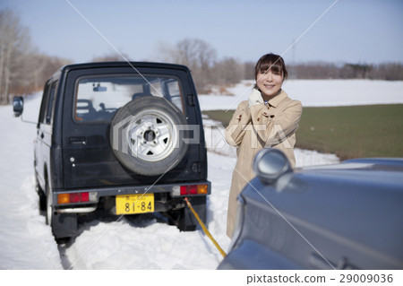 Snow road rescue 29009036