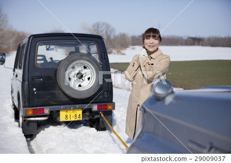 Snow road rescue 29009037