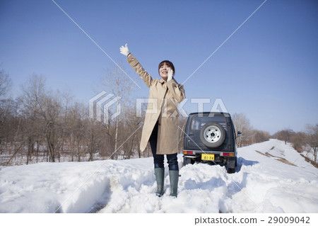 Snow road rescue 29009042