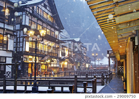 Ginzan hot spring where snow falls 29009750