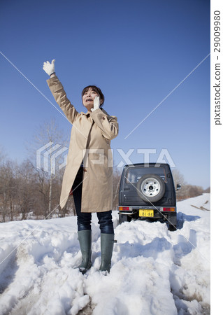 Snow road rescue 29009980