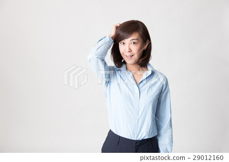 OL Portrait · Middle Female (White Back) 29012160