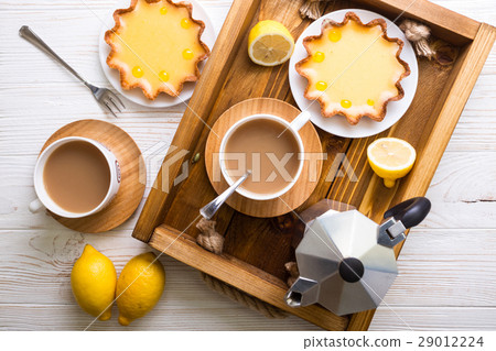 lemon tarts and coffee 29012224