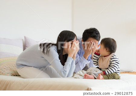A young couple who babies A young couple who babies 29012875