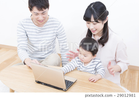 Children who interfere with couples using personal computers 29012981