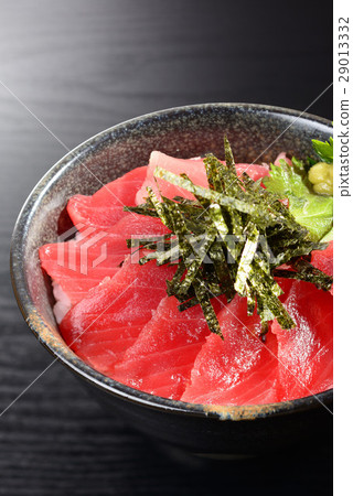 Tuna covered rice bowl 29013332
