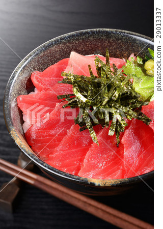 Tuna covered rice bowl Tuna covered rice bowl 29013337