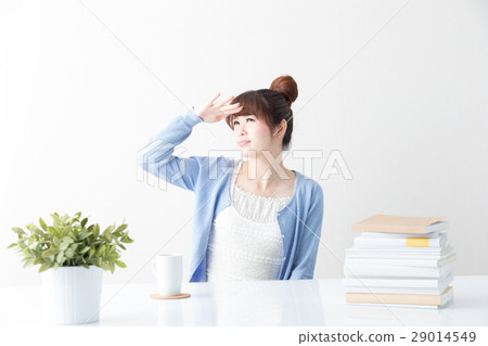 Desk work · female (white back) Desk work · female (white back) 29014549