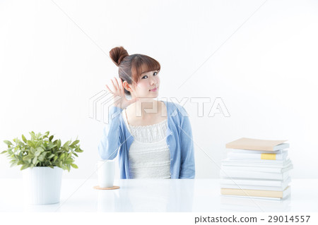 Desk work · female (white back) 29014557