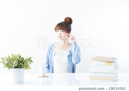 Desk work · female (white back) 29014561