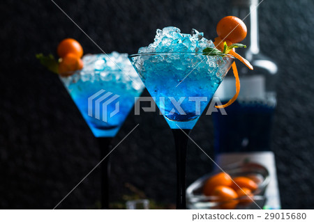 Blue cocktail in martini glasses 29015680