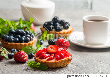 Fresh homemade berrie tarts 29015751