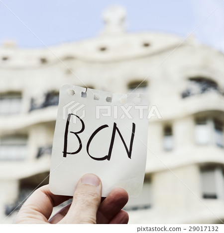 word BCN, for Barcelona, in a note 29017132