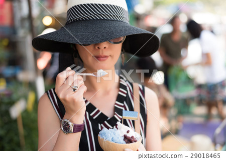 woman hold a coconut ice 29018465