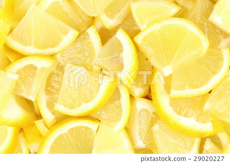 pieces of fresh lemon fruits closeup 29020227
