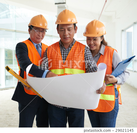 Discussing blueprint Discussing blueprint 29021145