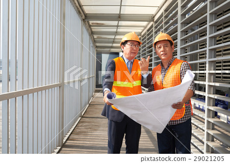 Talking to contractor 29021205