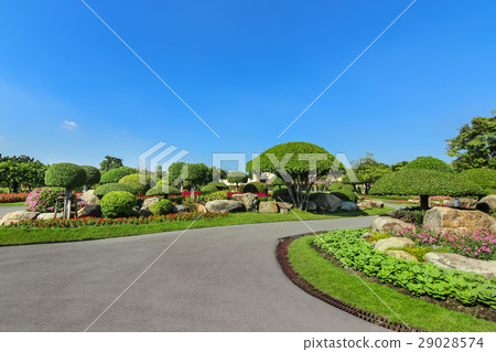 Into the garden, beautiful scenic park 29028574