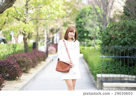 Students going to school 29030603