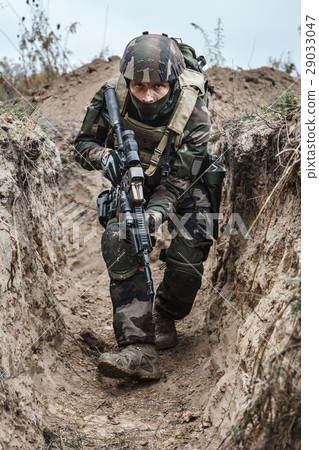 french paratroopers in action 29033047
