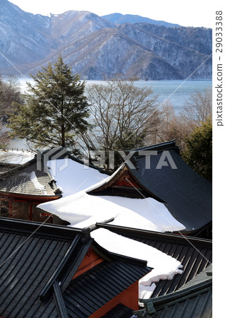 栃木的旅程（雪留在後面，雪被留在中禪寺的屋頂上，太陽已到達。與太陽山的對比是美麗的。） 29033388