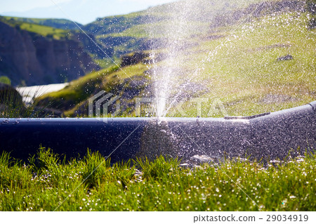 Water splashes under pressure from  damaged pipe 29034919