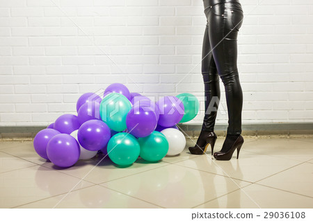 Sexy woman with colored balloons Sexy woman with colored balloons 29036108