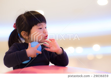 Let's play in the ball pool! 29036859