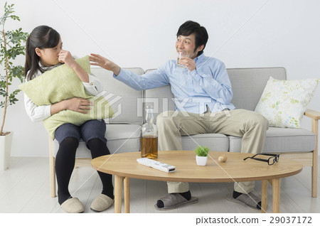 Father who gets drunk and gives a little help to his daughter 29037172