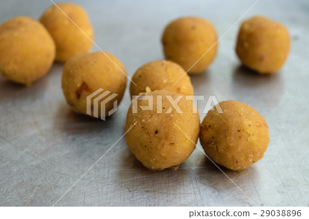 Stuffed Dough Pyramid filling 29038896