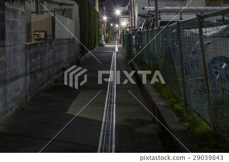 晚上住宅區的後街 晚上住宅區的後街 29039843