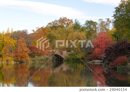Gapstow bridge in a colorfull fall morning 29040154