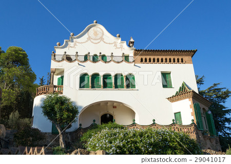 Walking around Park Guell in Barcelona 29041017