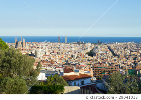 Walking around Park Guell in Barcelona 29041018