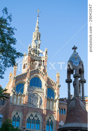 Facade of the former Saint Paul Hospital 29041047