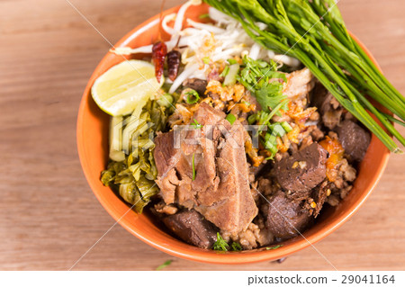 Rice noodles with spicy pork sauce Rice noodles with spicy pork sauce 29041164