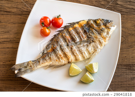 Grilled dorada with lemon and cherry tomatoes Grilled dorada with lemon and cherry tomatoes 29041818
