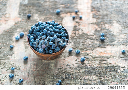 Bowl of fresh blueberries Bowl of fresh blueberries 29041835