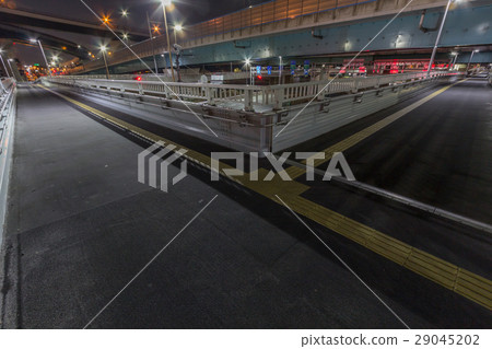 交界處的人行天橋 交界處的人行天橋 29045202