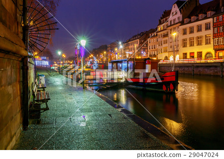 Strasbourg. Quay St. Thomas. 29047024
