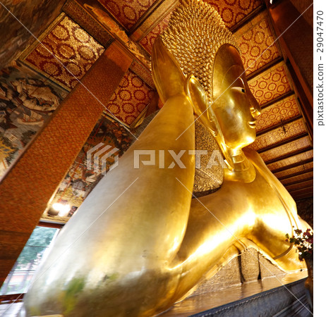 Reclining Buddha in Wat Pho Reclining Buddha in Wat Pho 29047470
