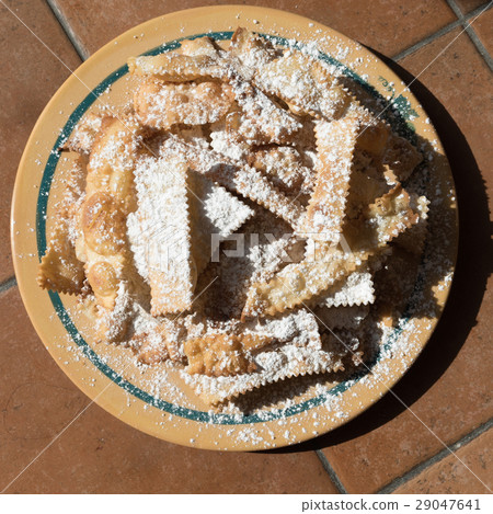 chiacchiere, traditional  carnival pastry 29047641