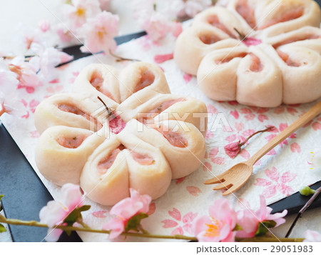 以逗人喜愛的櫻花的形式櫻桃樹Anpan 29051983